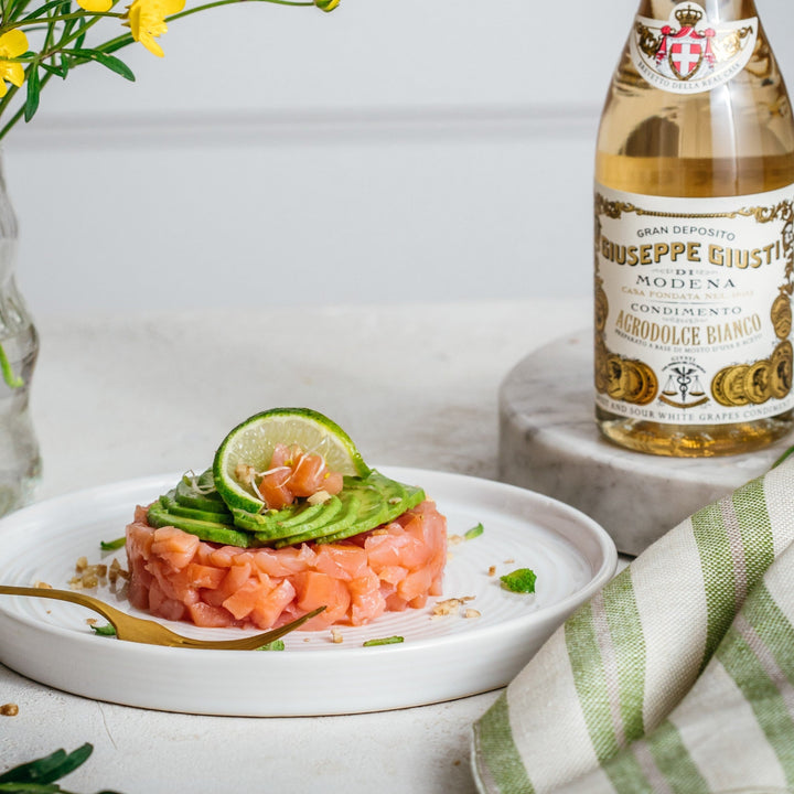 Salmon Tartare with Avocado and Lime: A Fresh and Elegant Delight